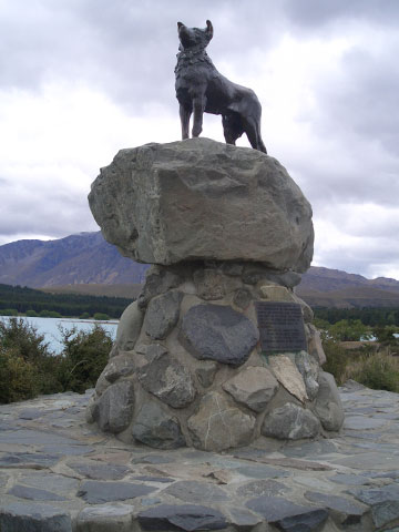 犬の銅像
