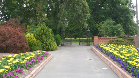 門付きの公園